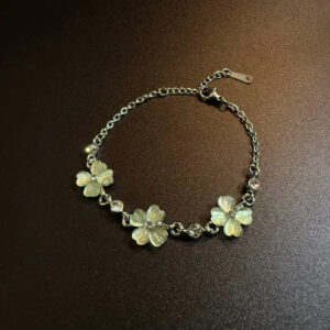 New Vintage Fairy - Light Clover