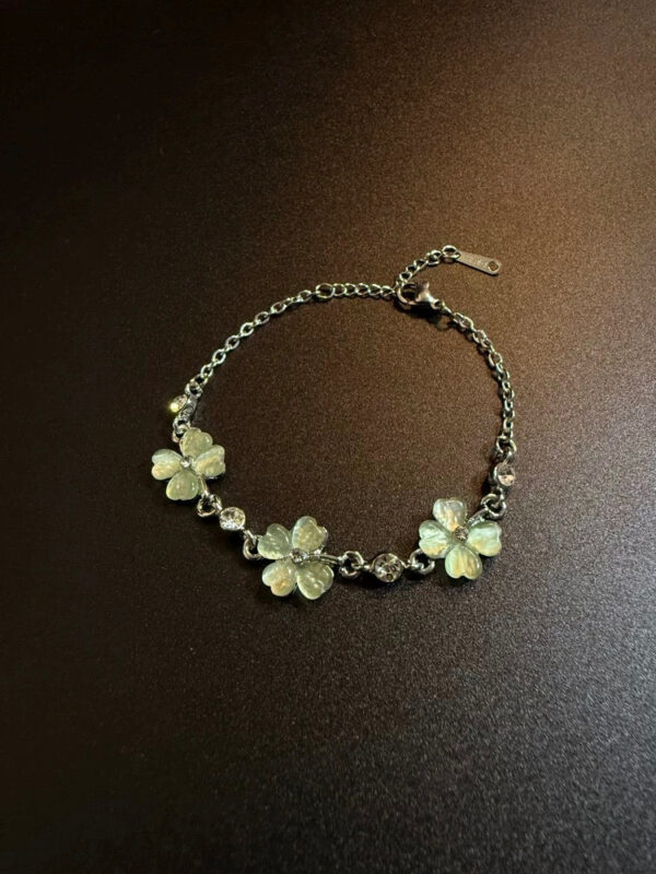 New Vintage Fairy - Light Clover