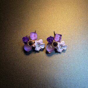 ヴィンテージ古着 シックなライラック色の花柄ピアス