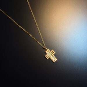 ヴィンテージ古着 Gilded Faith パールとダイヤモンドが散りばめられたクロスネックレス 鎖骨丈