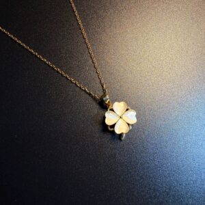 ヴィンテージ古着 Clover Lucky レトロで優しい雰囲気の四つ葉のクローバー 回転式ネックレス